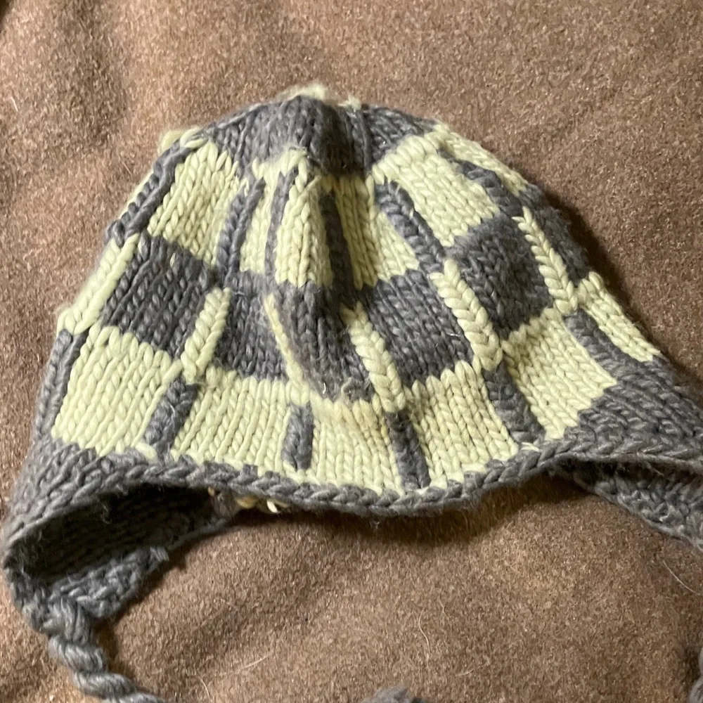 Gnu wool blend checkered knit hat with ear covering
